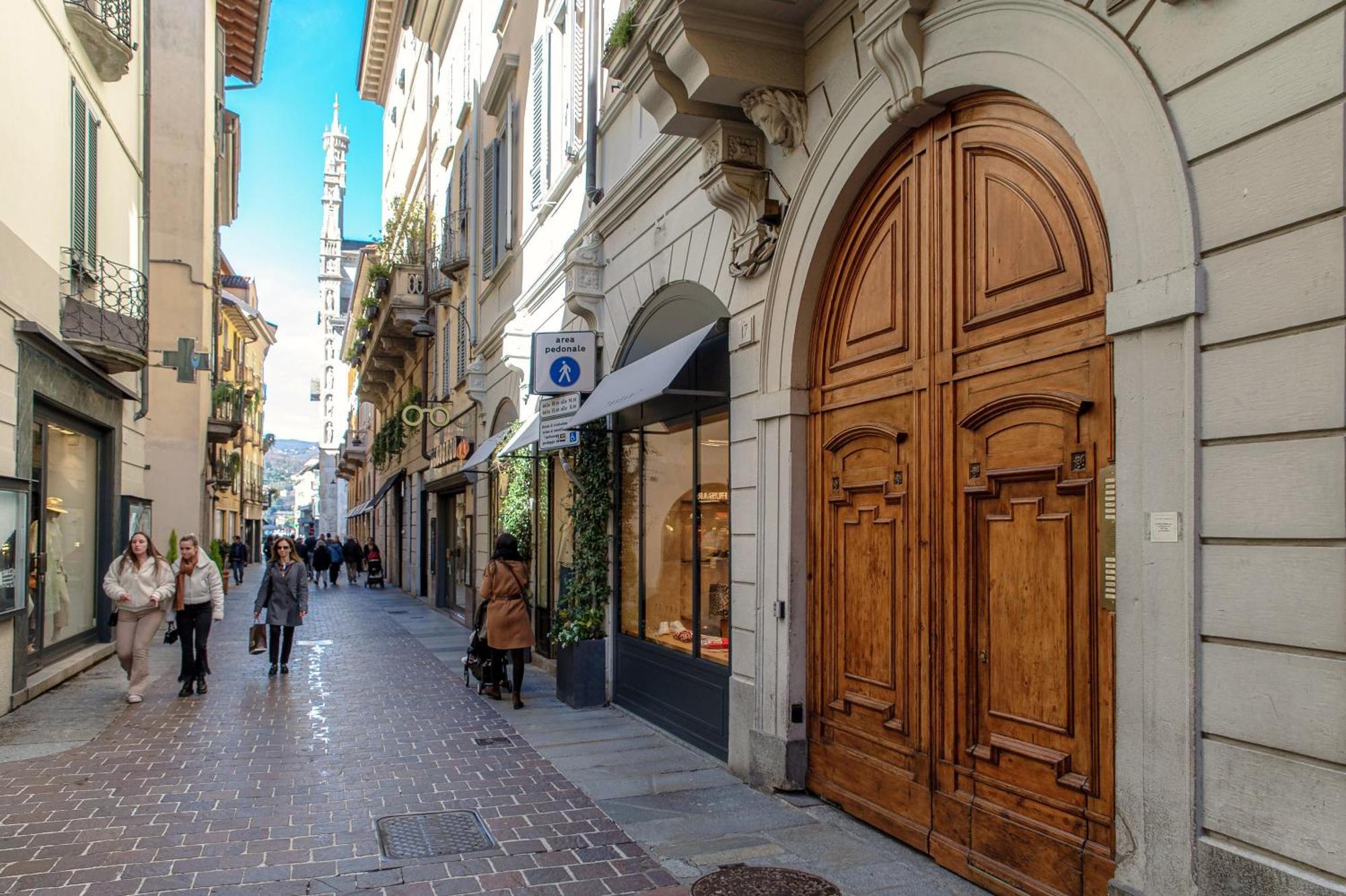 Vittorio Emanuele Apartment - Downtown โกโม ภายนอก รูปภาพ