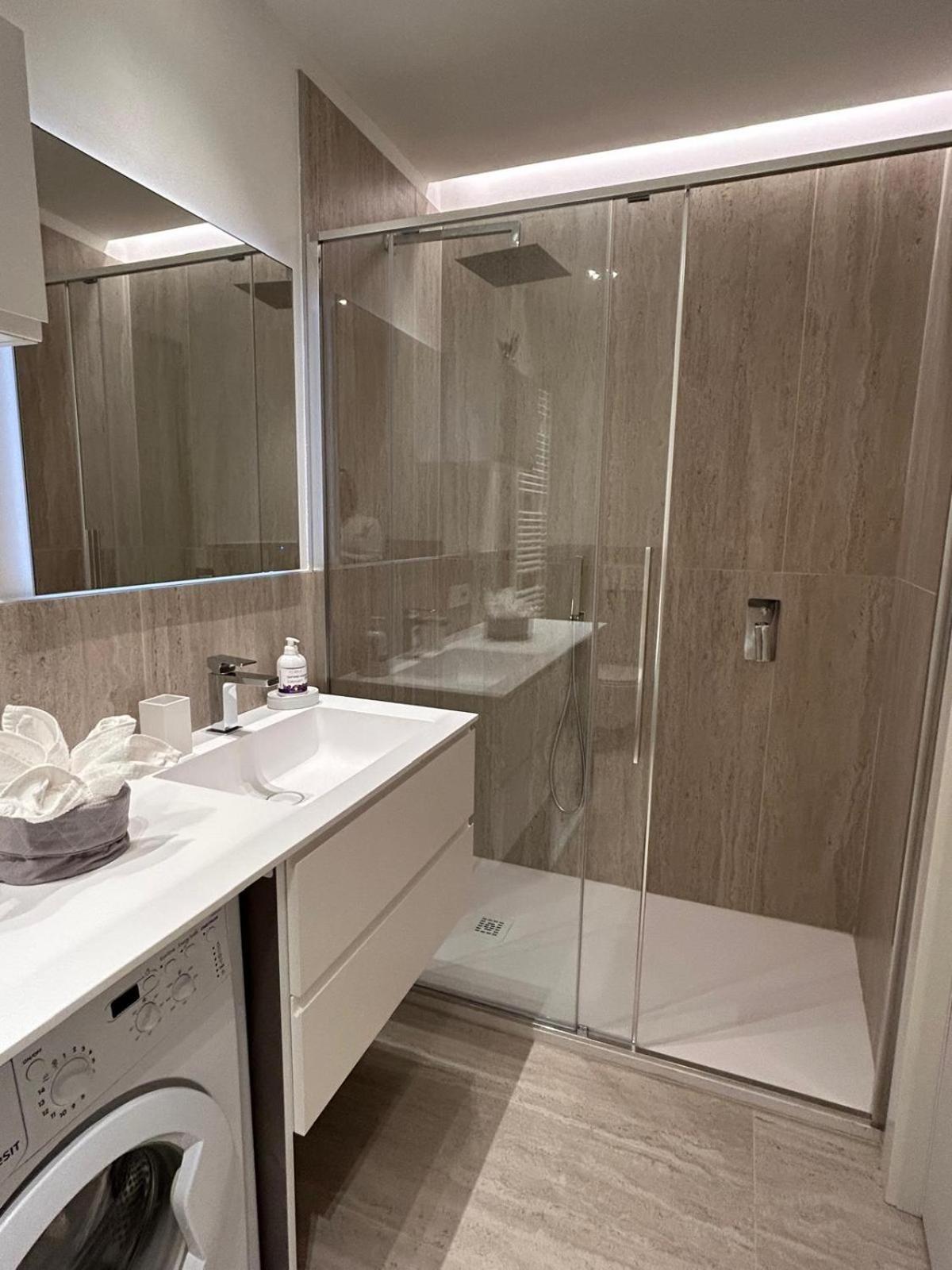 Vittorio Emanuele Apartment - Downtown โกโม ภายนอก รูปภาพ