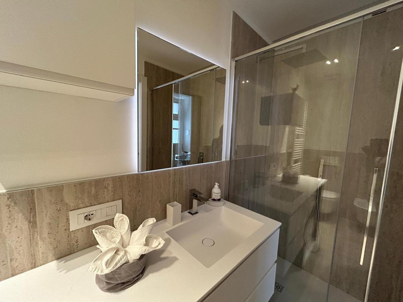 Vittorio Emanuele Apartment - Downtown โกโม ภายนอก รูปภาพ